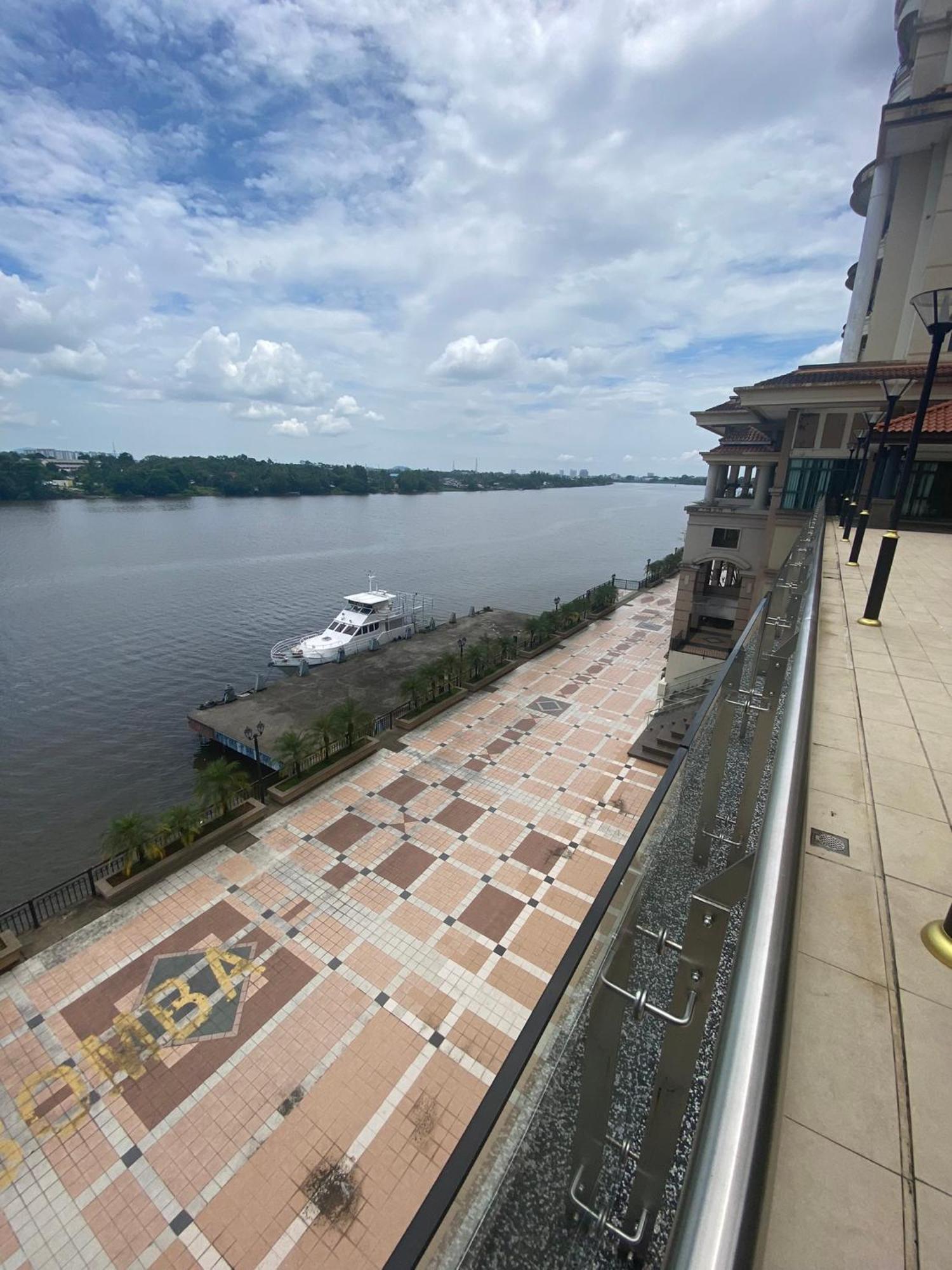 Loff 2 Bedroom At Riverine Apartment
